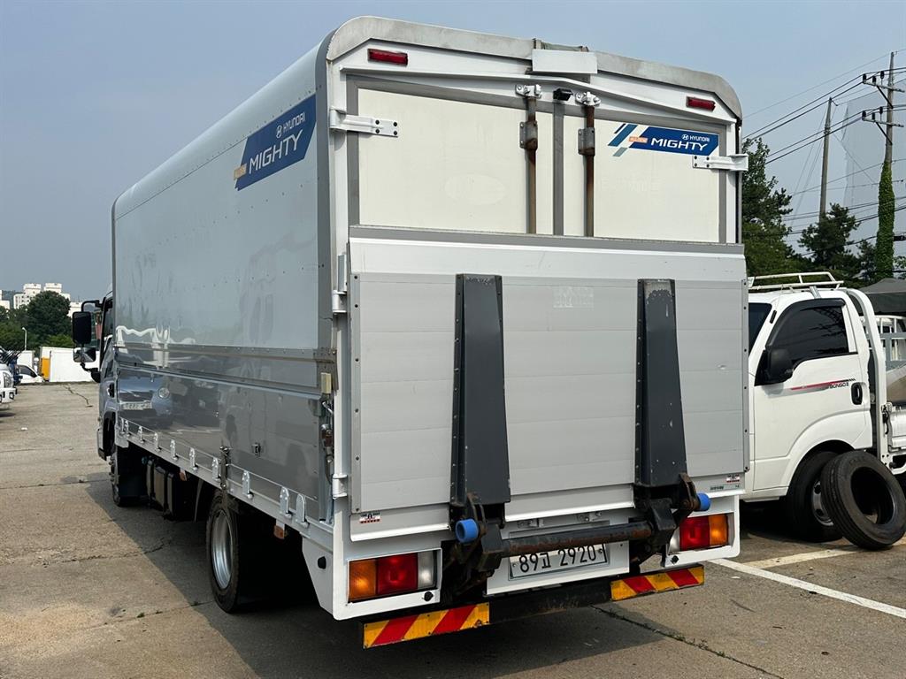 medium and large cargo truck - Vista 4