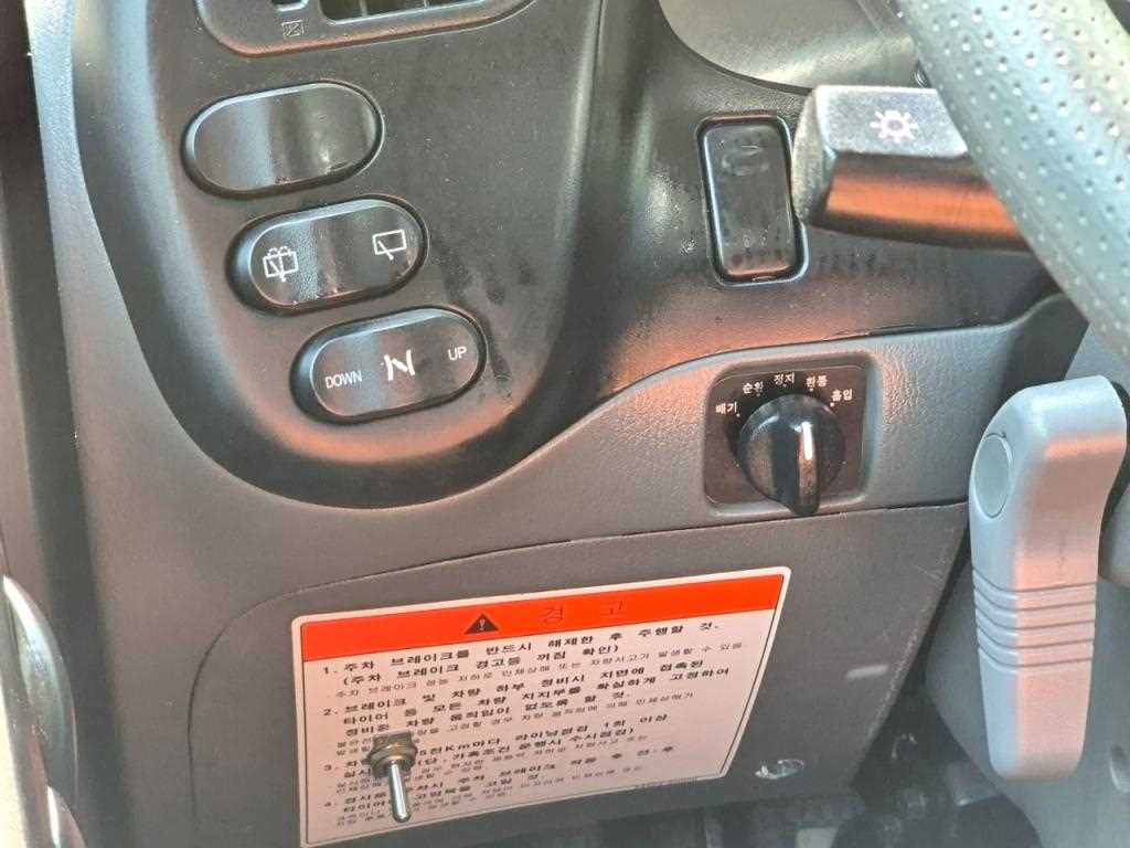 medium and large bus Hyundai bus - Vista 11