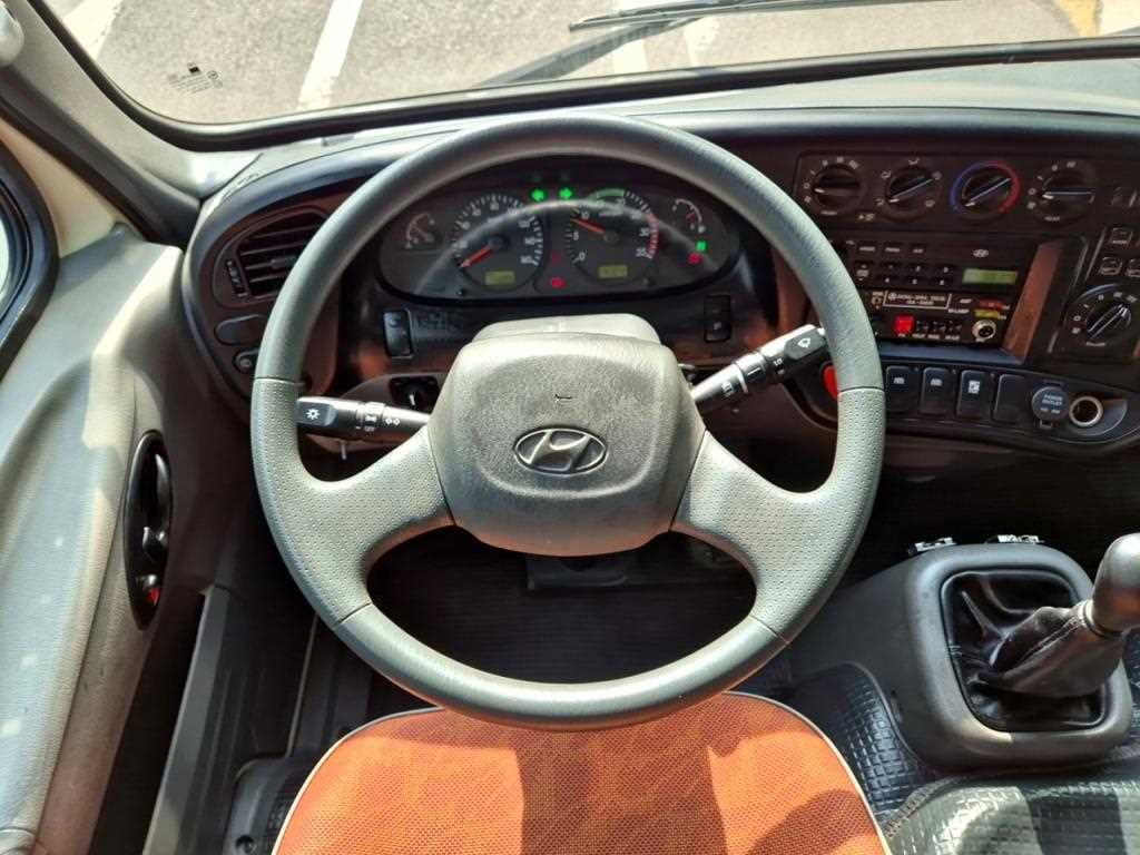 medium and large bus Hyundai bus - Vista 7