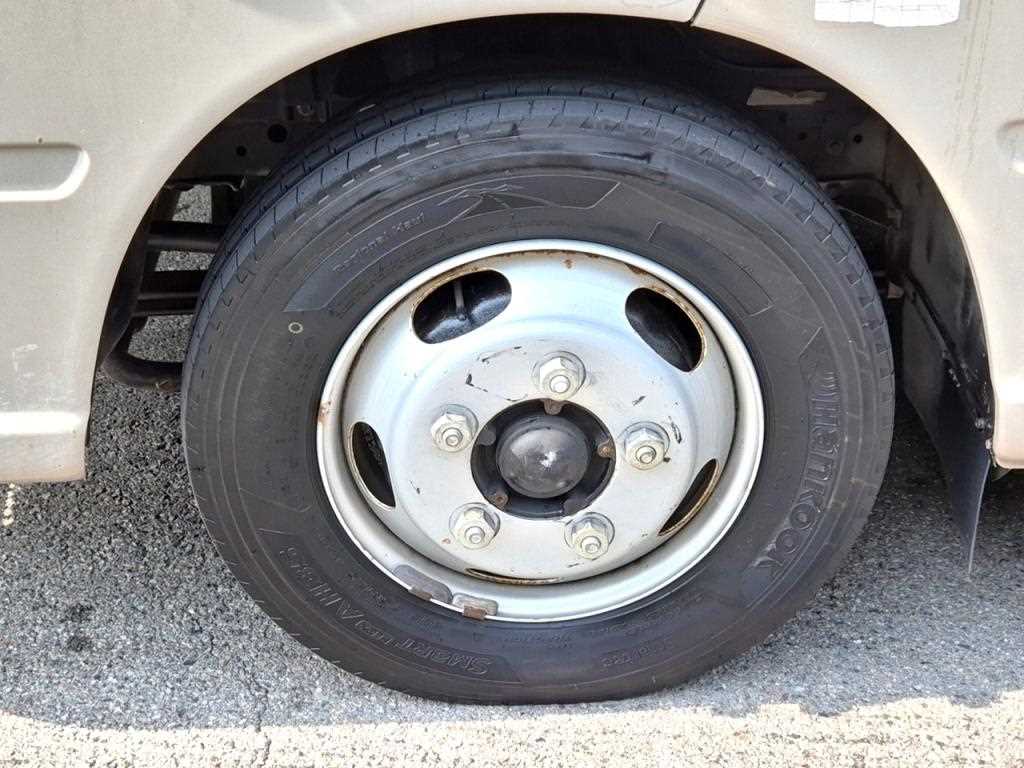 medium and large bus Hyundai bus - Vista 12