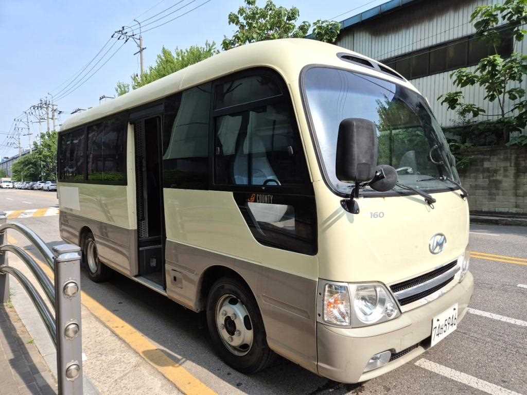 medium and large bus Hyundai bus - Vista 4