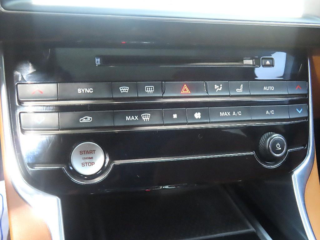 Jaguar XE - Vista 11