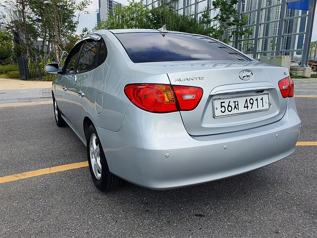 HYUNDAI Avante - Vista 4