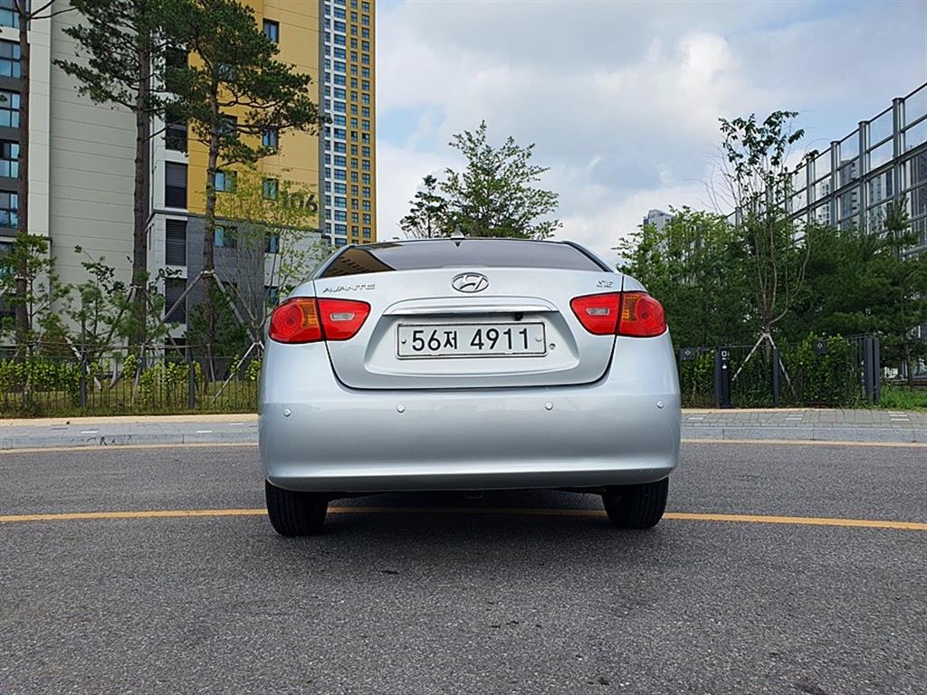 HYUNDAI Avante - Vista 9