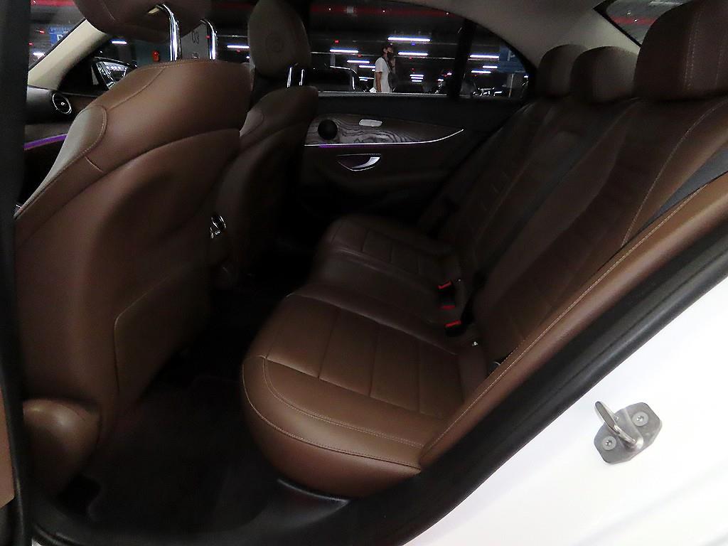 Mercedes Benz E class - Vista 7