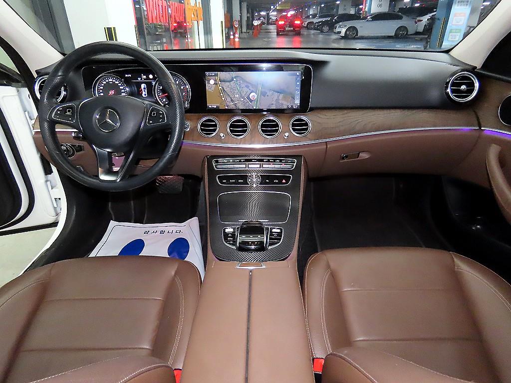 Mercedes Benz E class - Vista 10