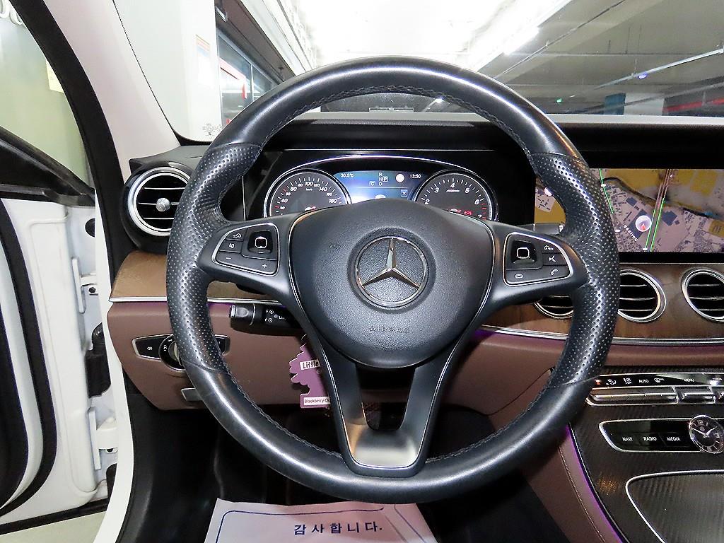 Mercedes Benz E class - Vista 8