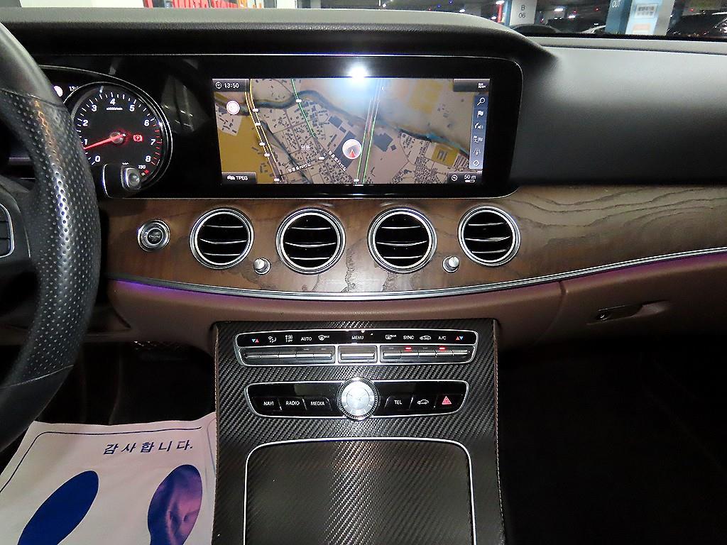 Mercedes Benz E class - Vista 11