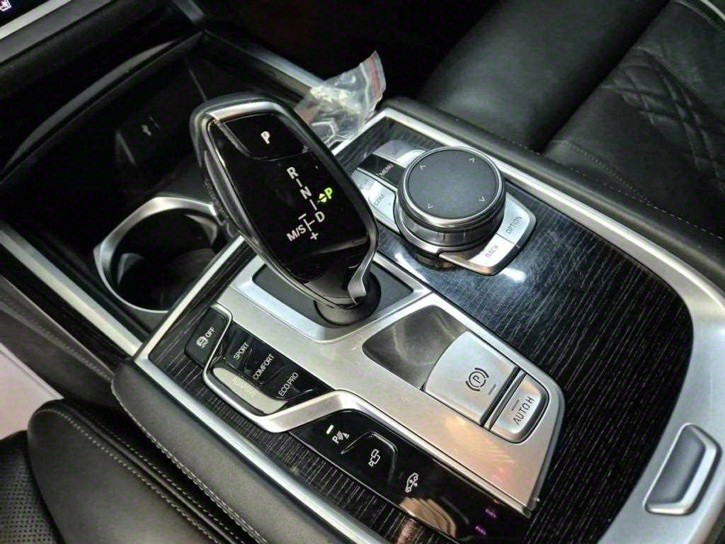 BMW 7 Series - Vista 8