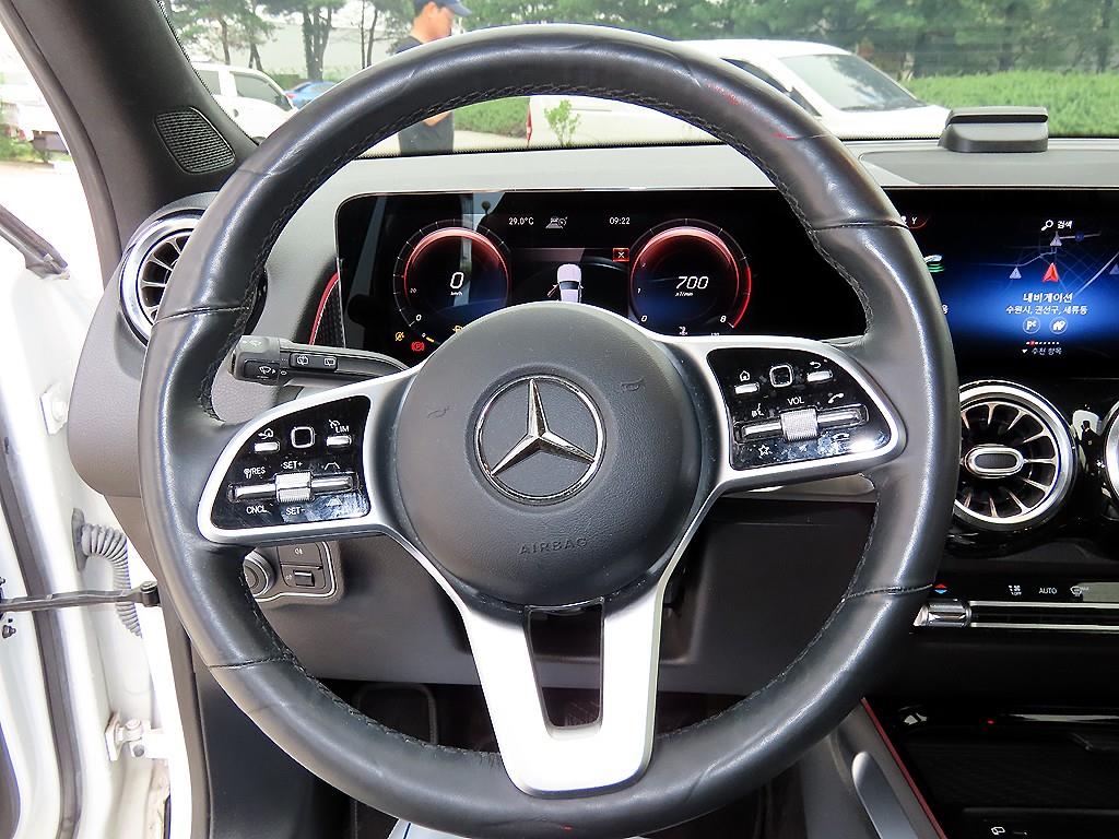 Mercedes Benz GLB Class - Vista 8