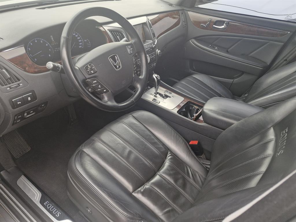 HYUNDAI Equus - Vista 7