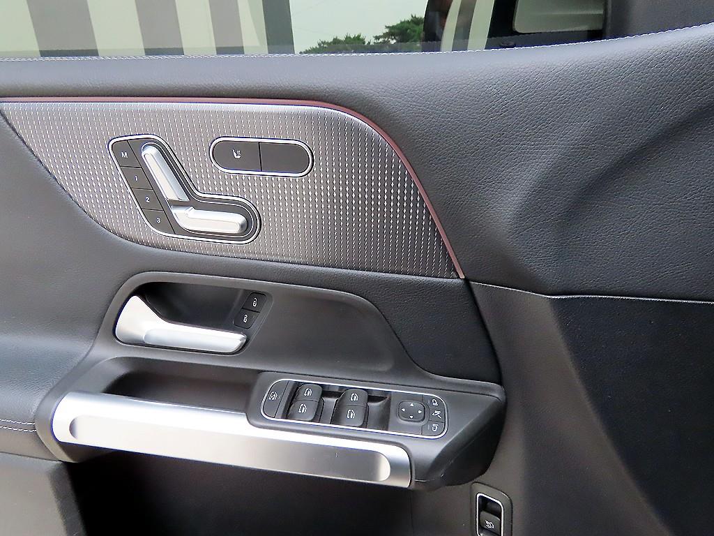 Mercedes Benz GLB Class - Vista 11