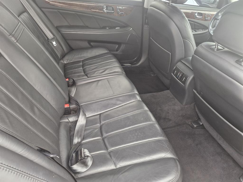 HYUNDAI Equus - Vista 8