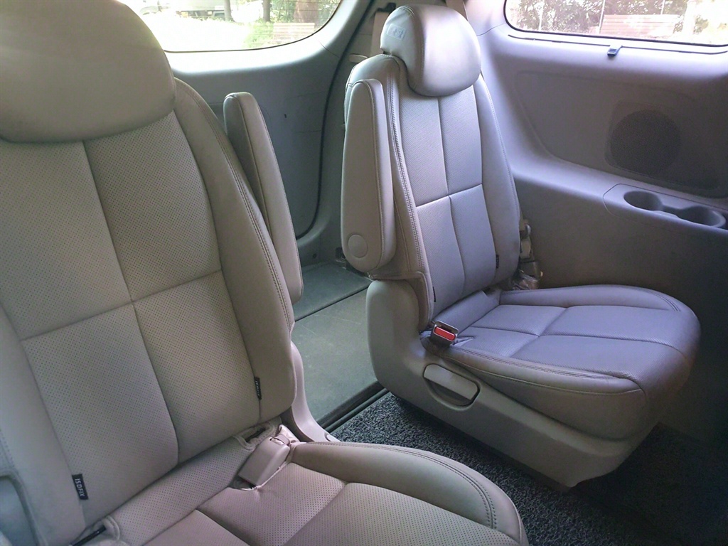 KIA Carnival - Vista 12