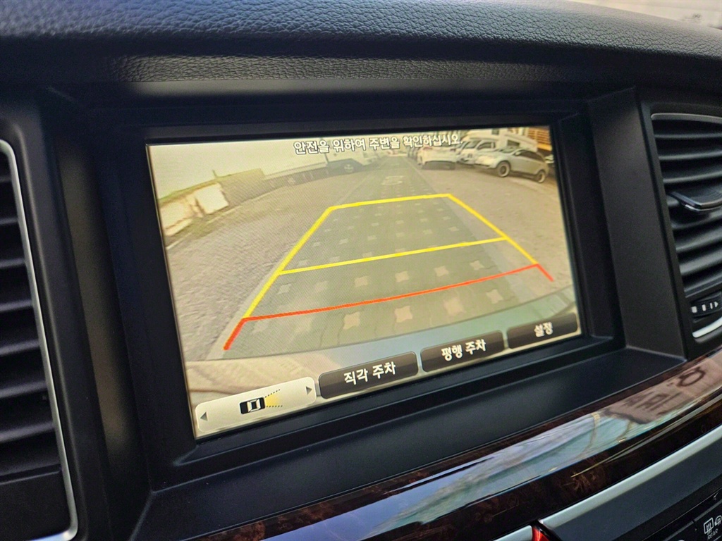 HYUNDAI Genesis - Vista 12