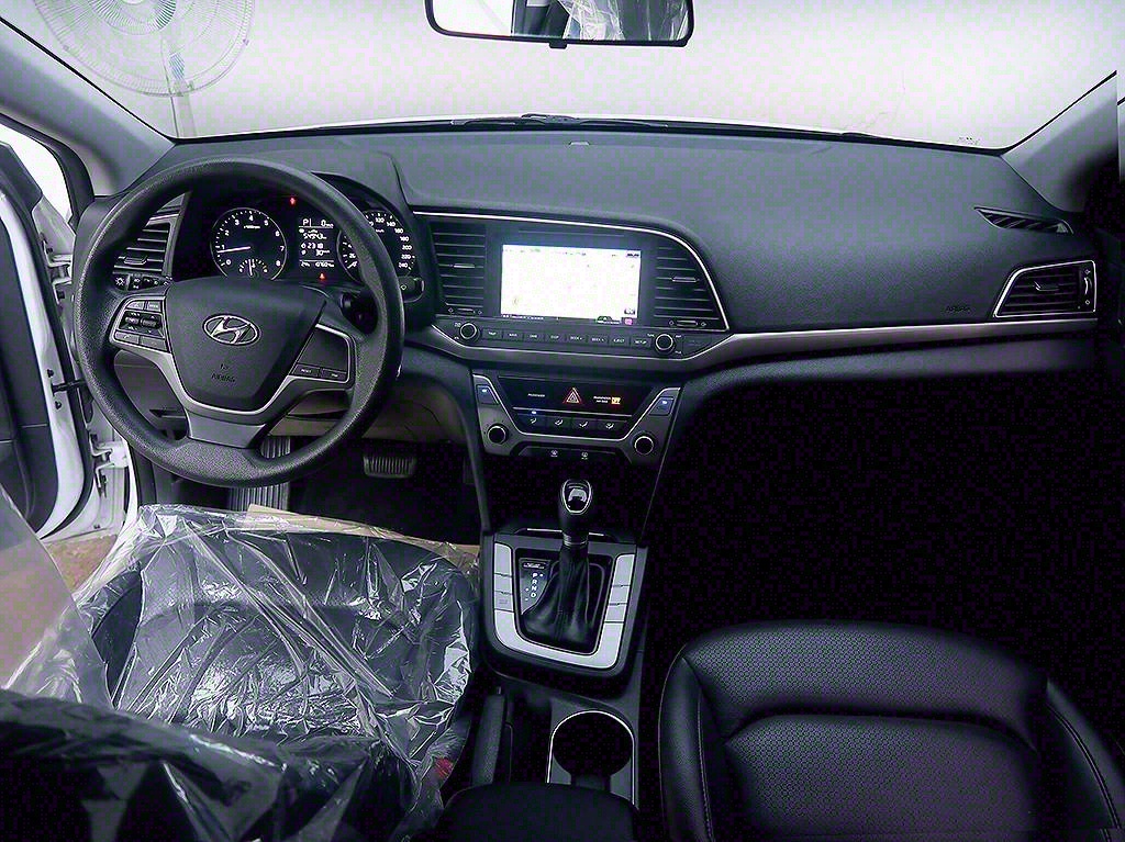 HYUNDAI Avante - Vista 9