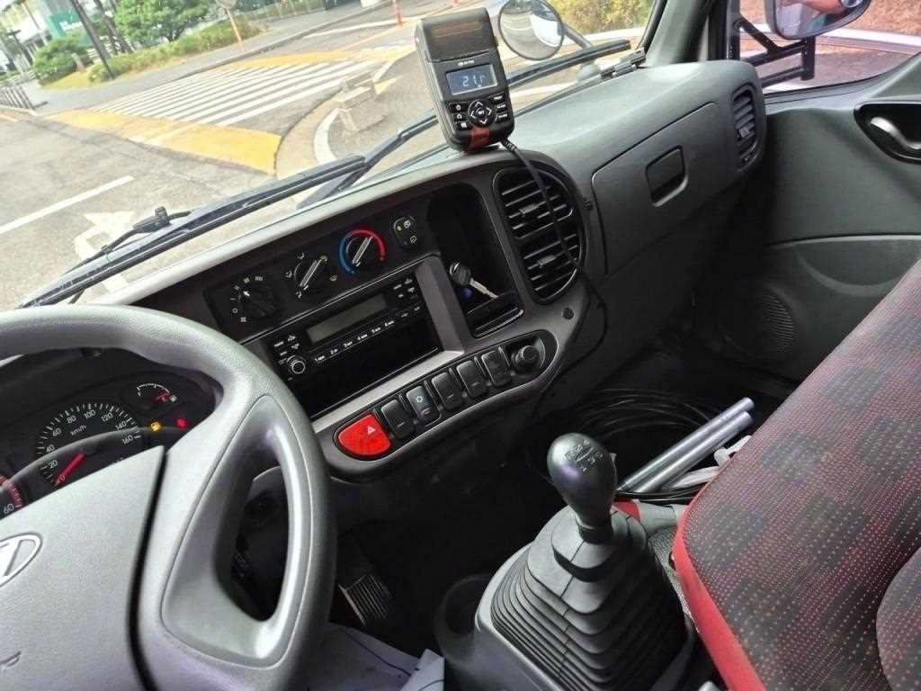 medium and large cargo truck - Vista 9