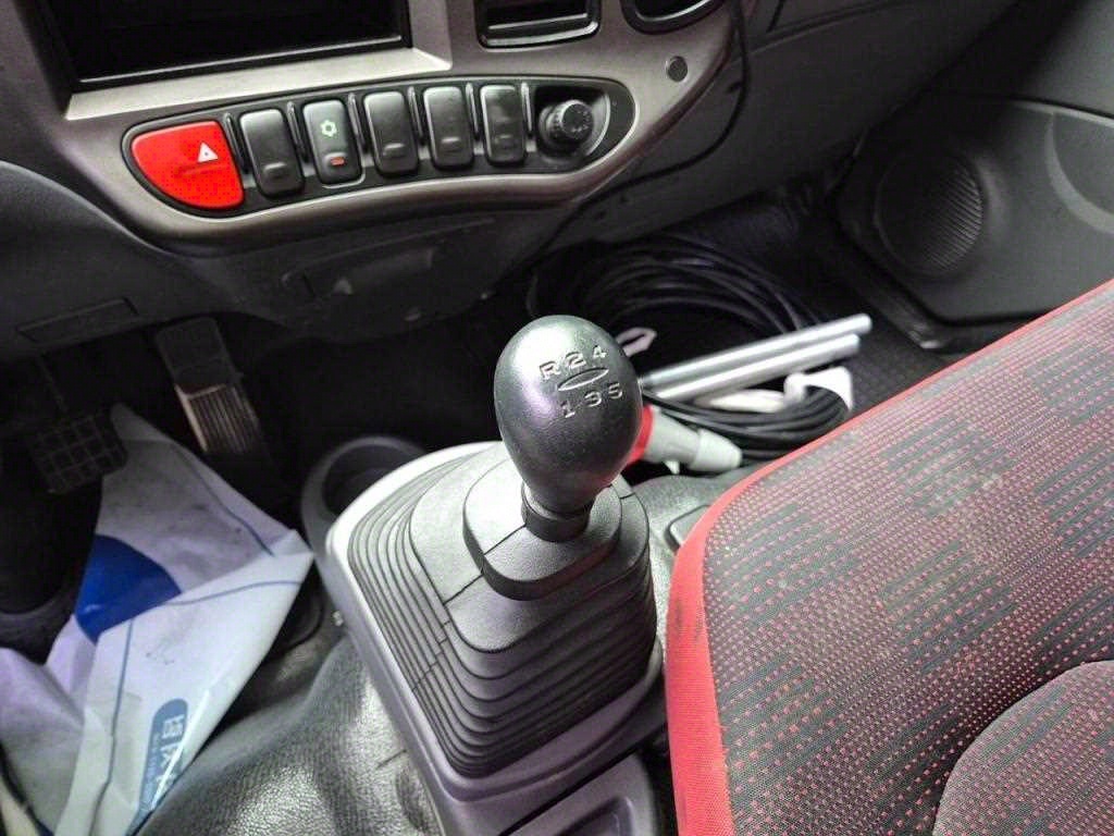 medium and large cargo truck - Vista 7