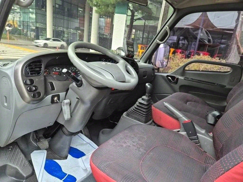 medium and large cargo truck - Vista 6