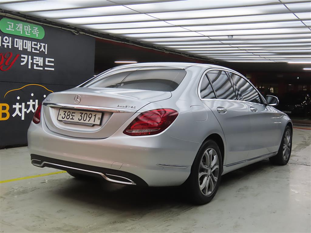 Mercedes Benz C Class - Vista 4