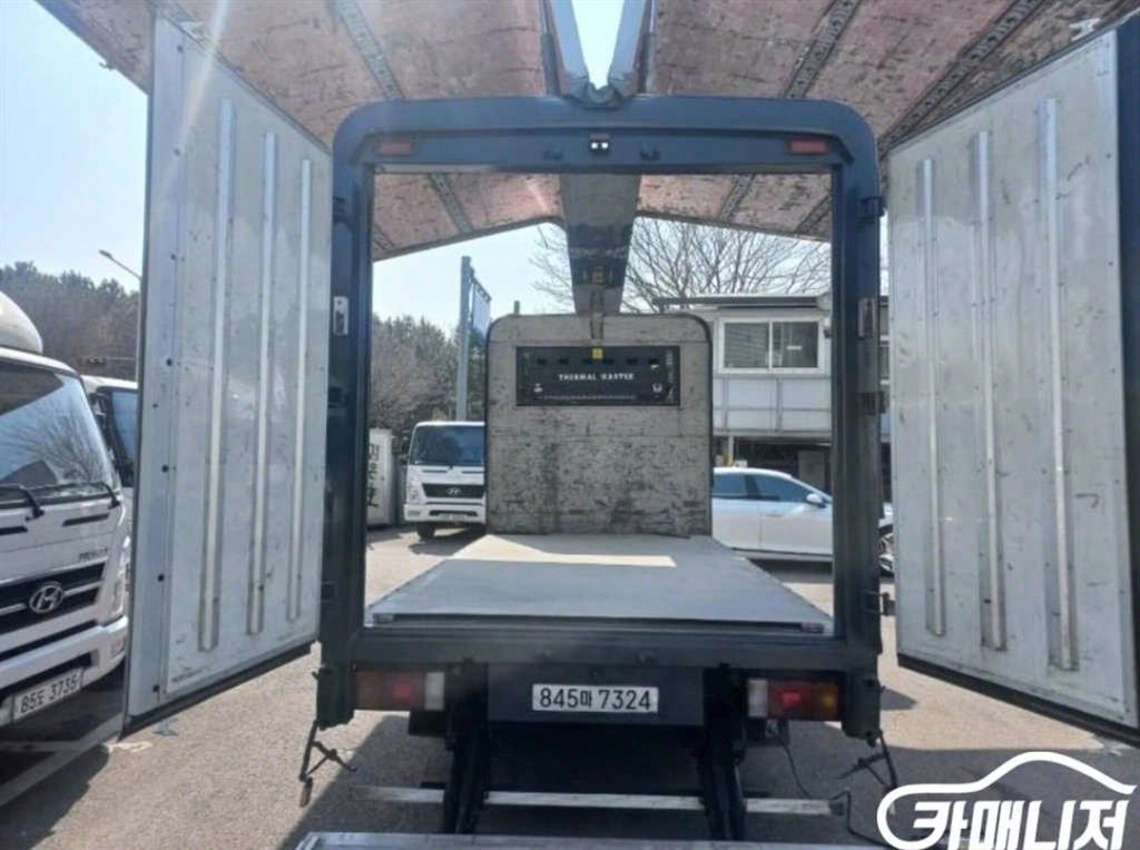 medium and large cargo truck - Vista 7