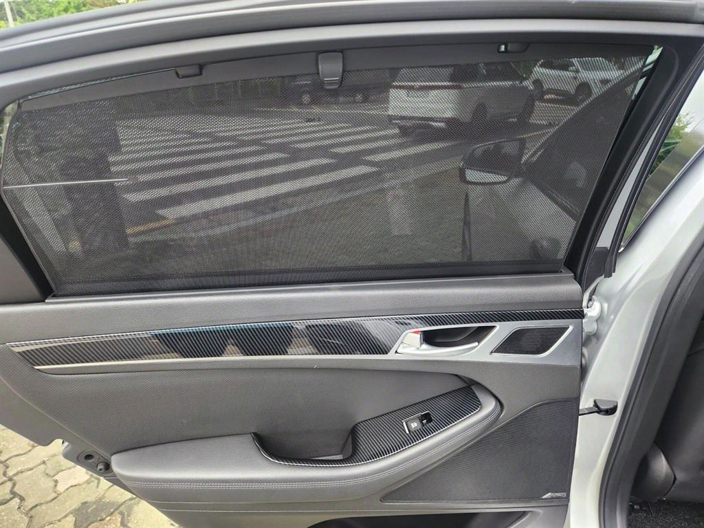 HYUNDAI Genesis - Vista 8