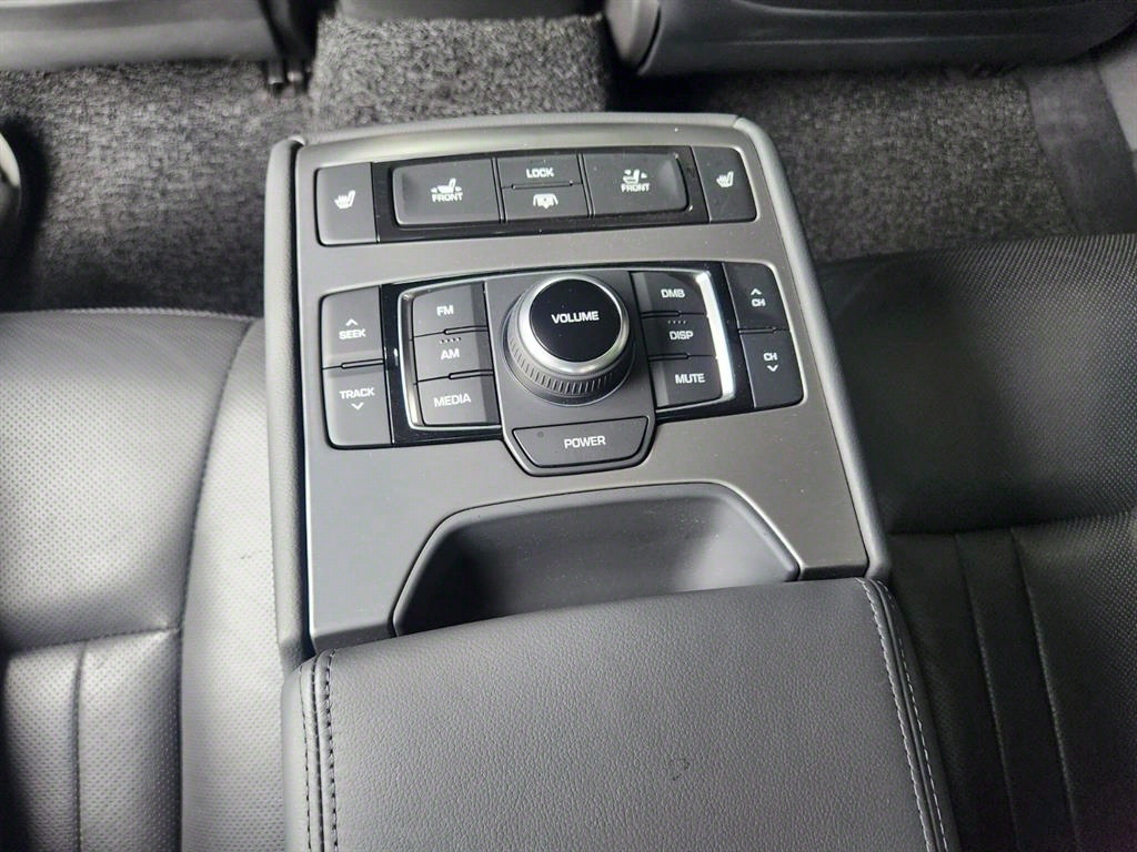 HYUNDAI Genesis - Vista 7