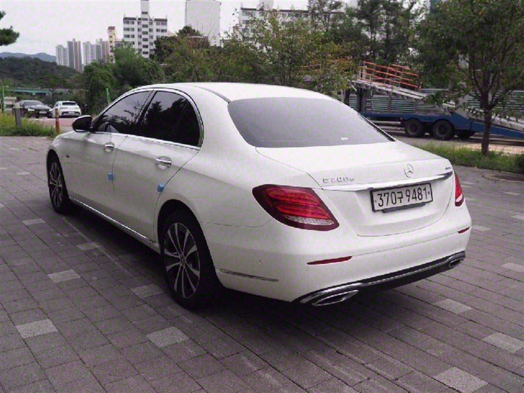 Mercedes Benz E class - Vista 7