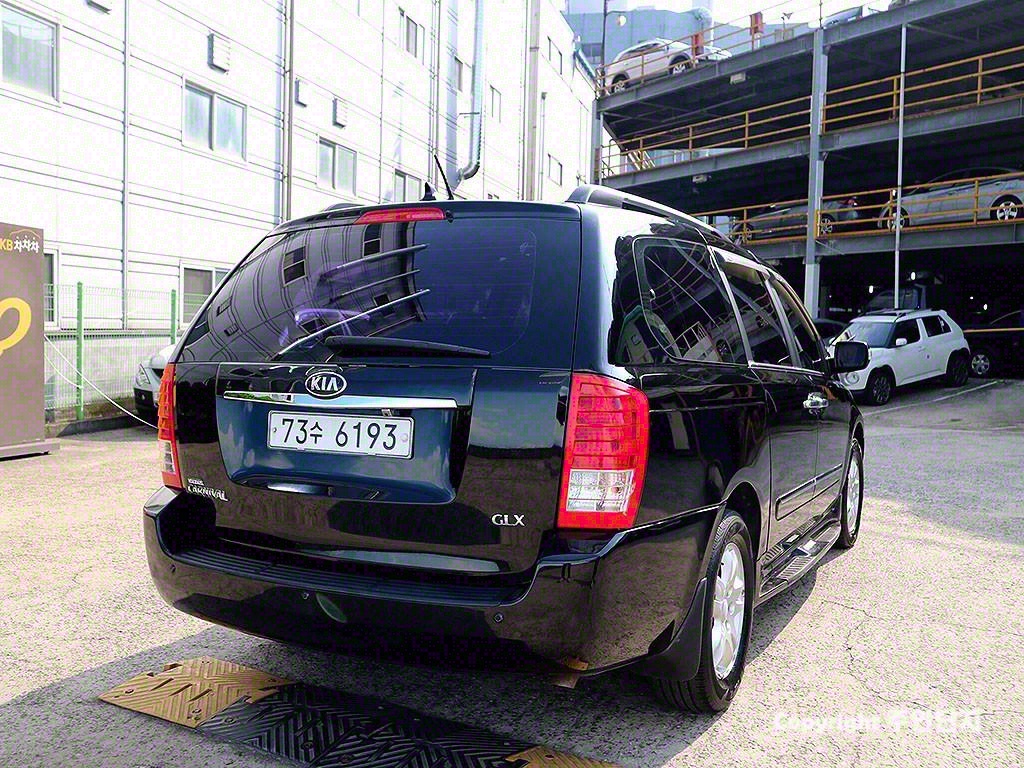 KIA Carnival - Vista 7