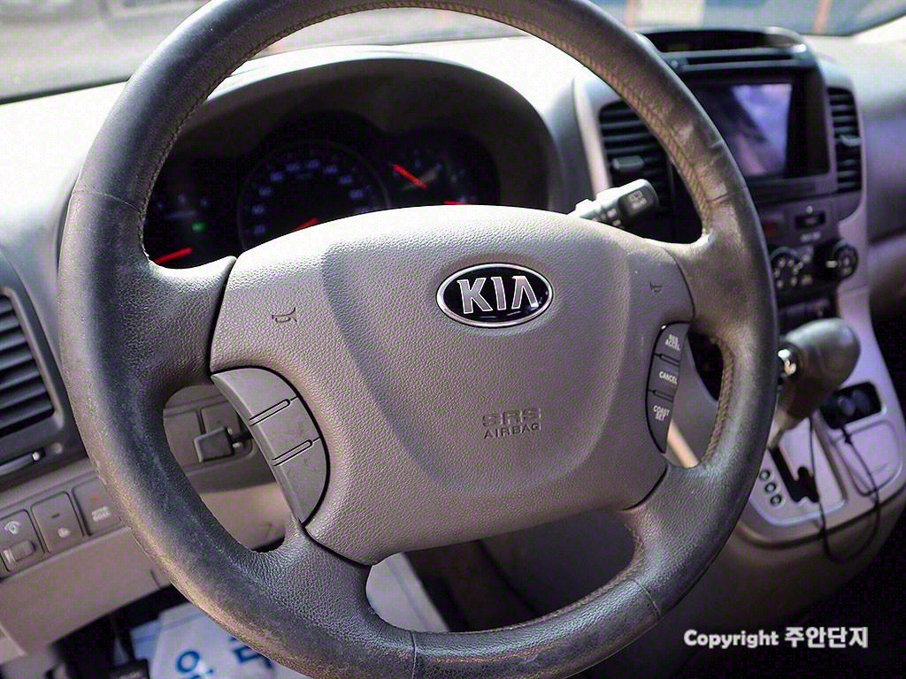 KIA Carnival 2013 Negro - Importación desde Corea - HF Imports Iquique - Foto 8