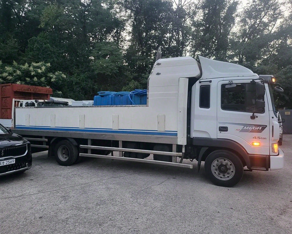 medium and large cargo Live Fish Car - Vista 4