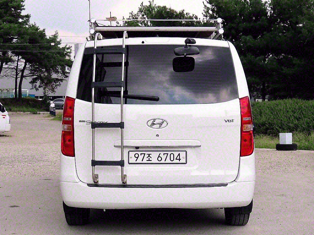 HYUNDAI Starex - Vista 4