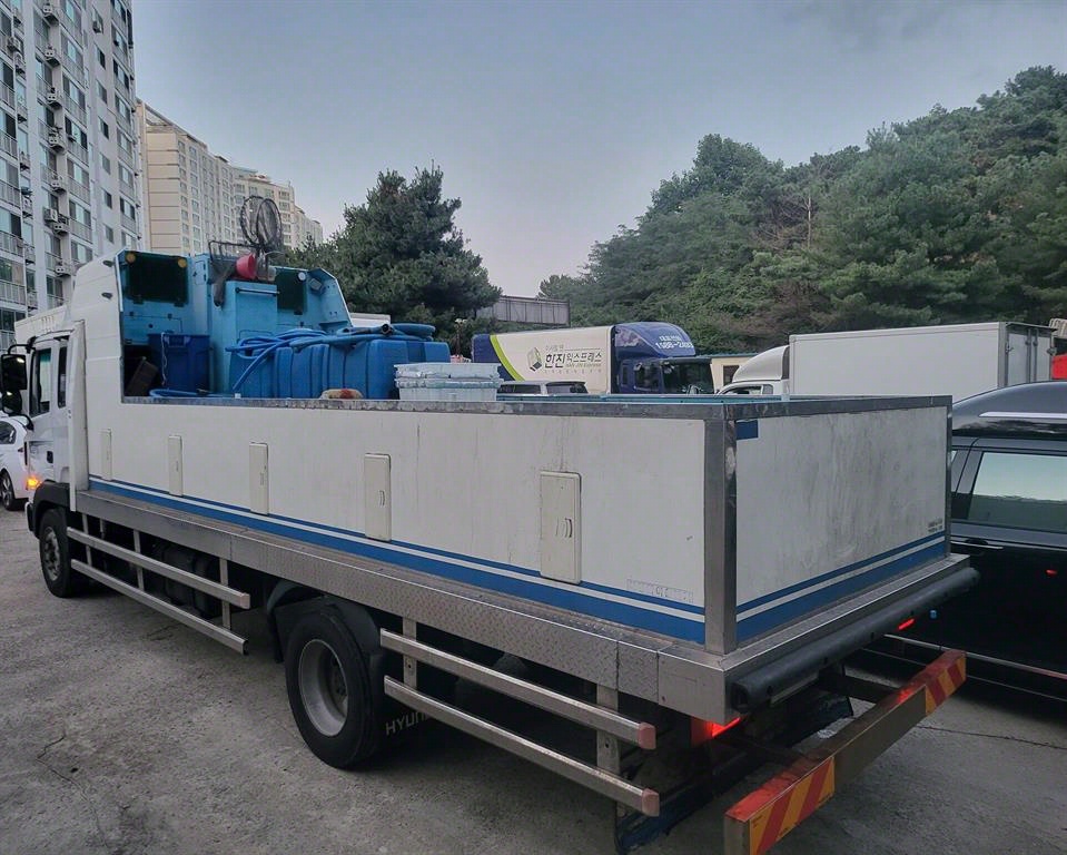 medium and large cargo Live Fish Car - Vista 7