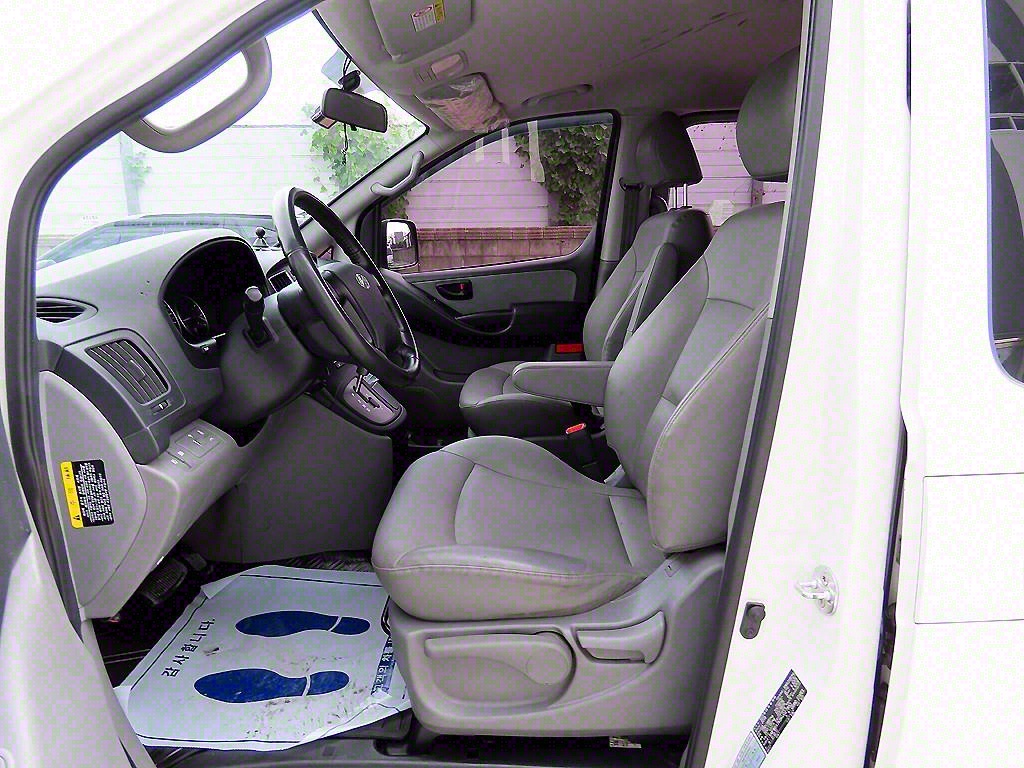 HYUNDAI Starex - Vista 5