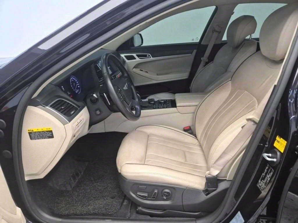 HYUNDAI Genesis - Vista 11