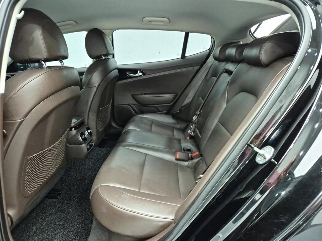 KIA Stinger - Vista 12