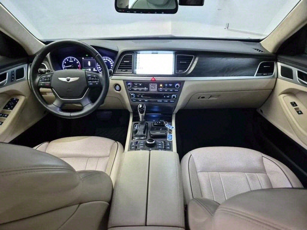 HYUNDAI Genesis - Vista 7