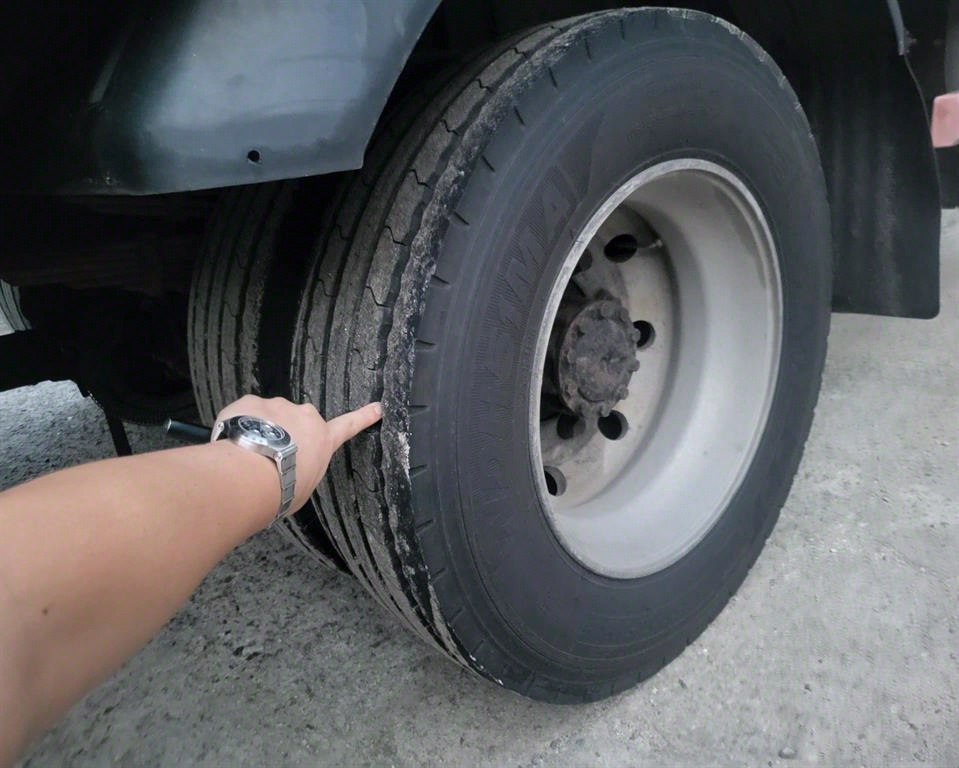 medium and large cargo Live Fish Car - Vista 8