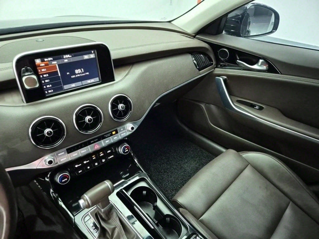 KIA Stinger - Vista 10