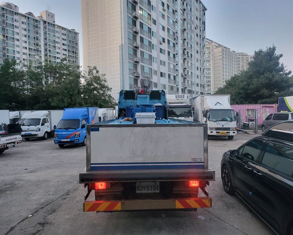 medium and large cargo Live Fish Car - Vista 11