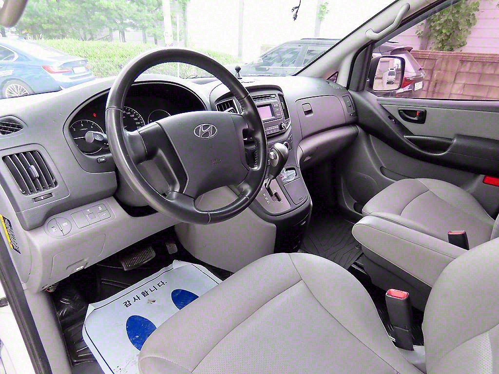 HYUNDAI Starex - Vista 7