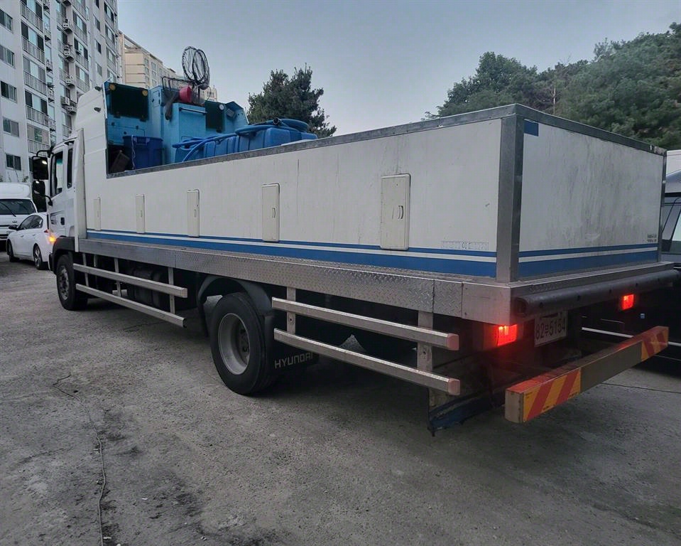 medium and large cargo Live Fish Car - Vista 5