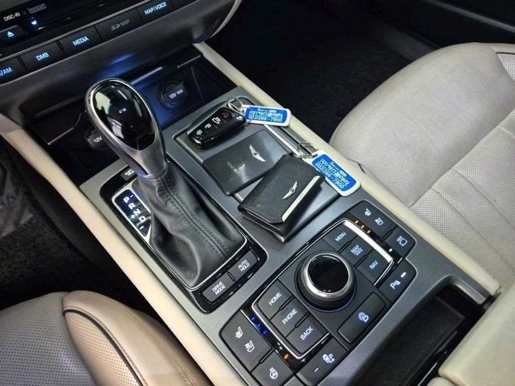 HYUNDAI Genesis - Vista 8