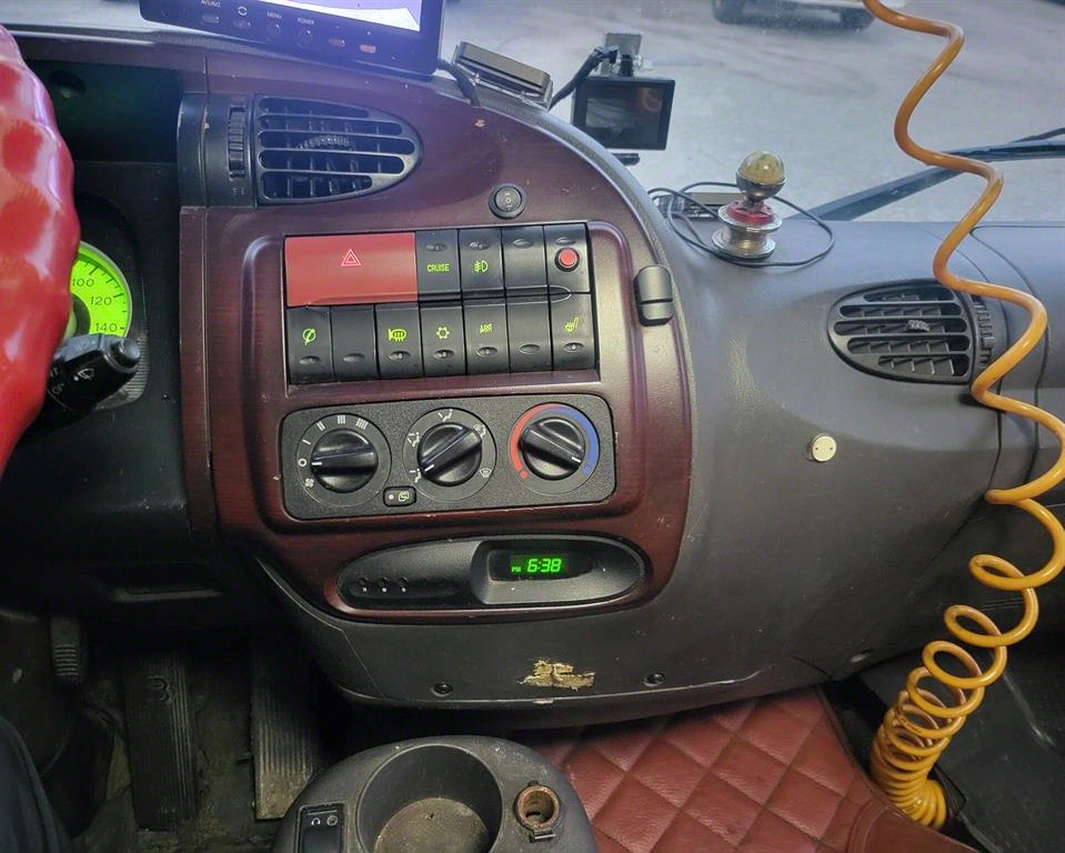 medium and large cargo Live Fish Car - Vista 9