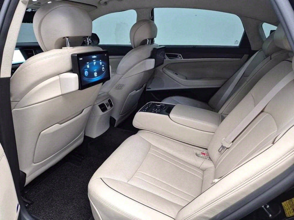 HYUNDAI Genesis - Vista 12