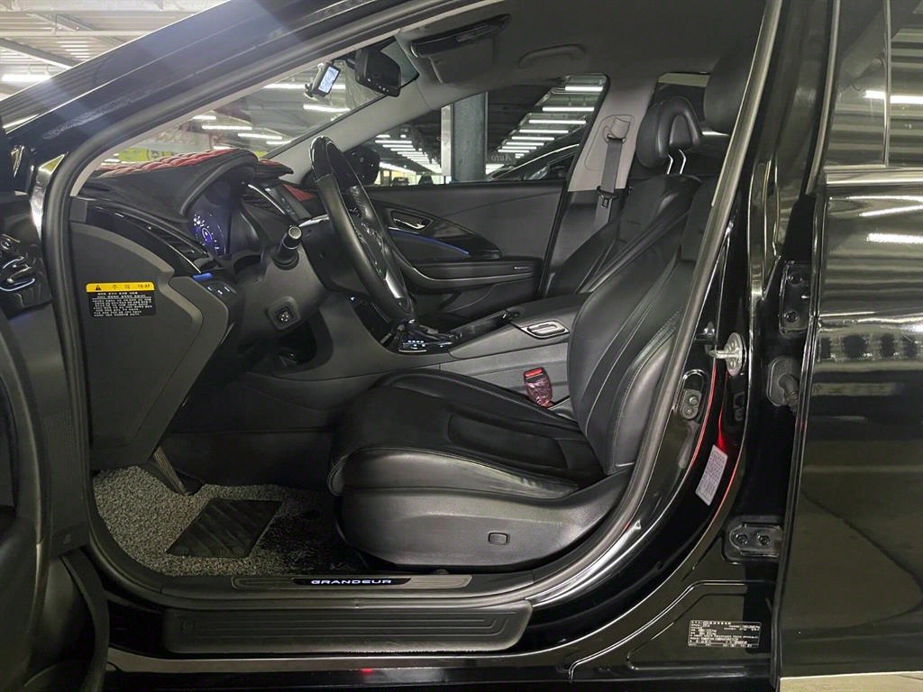 HYUNDAI Grandeur - Vista 7