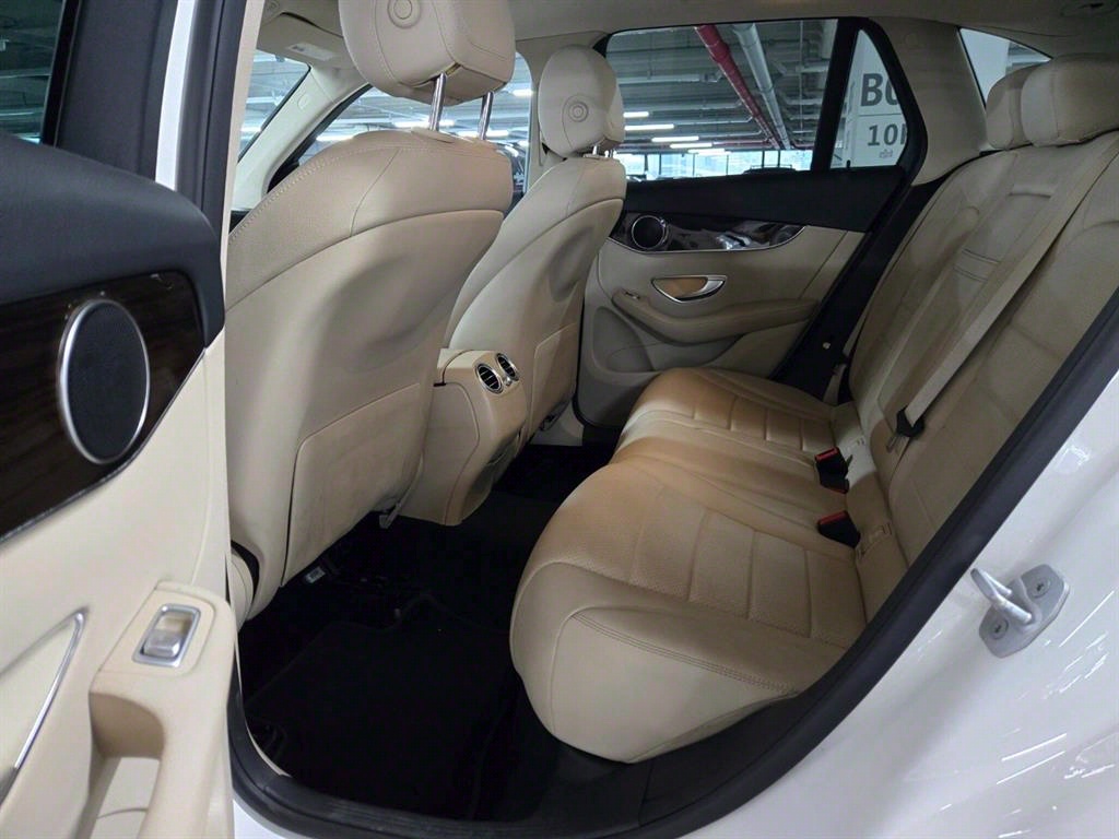 Mercedes Benz GLC Class - Vista 8