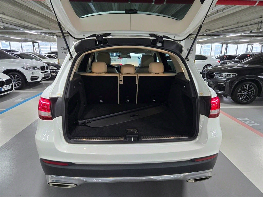 Mercedes Benz GLC Class - Vista 5