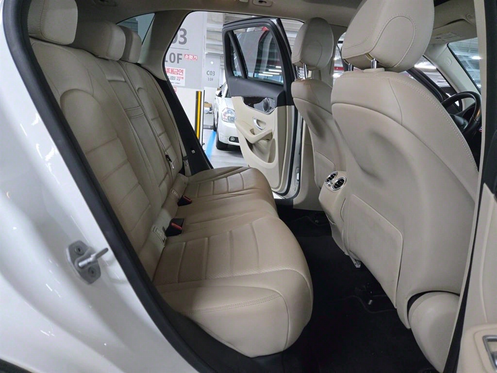 Mercedes Benz GLC Class - Vista 9