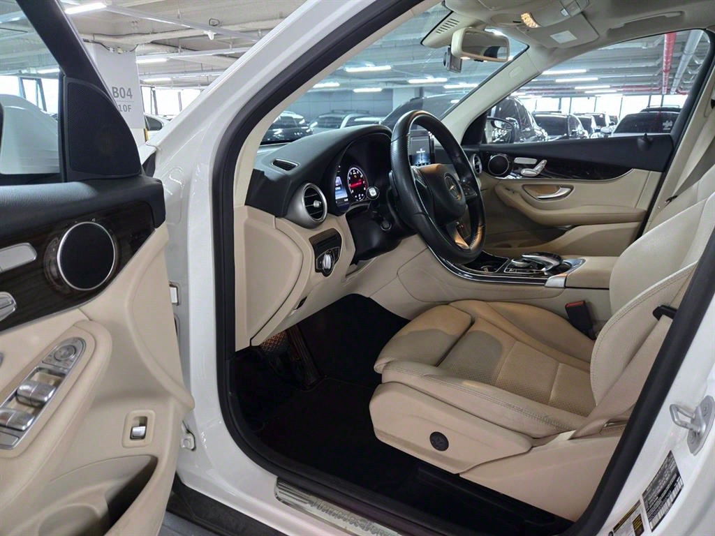 Mercedes Benz GLC Class - Vista 7
